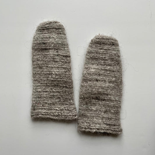 Needle-tied wool mittens, grey