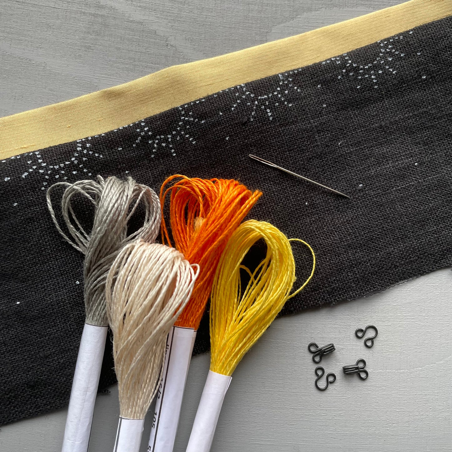 Maskros, halsband, broderikit