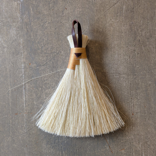 Liten handgjord borste i tampico