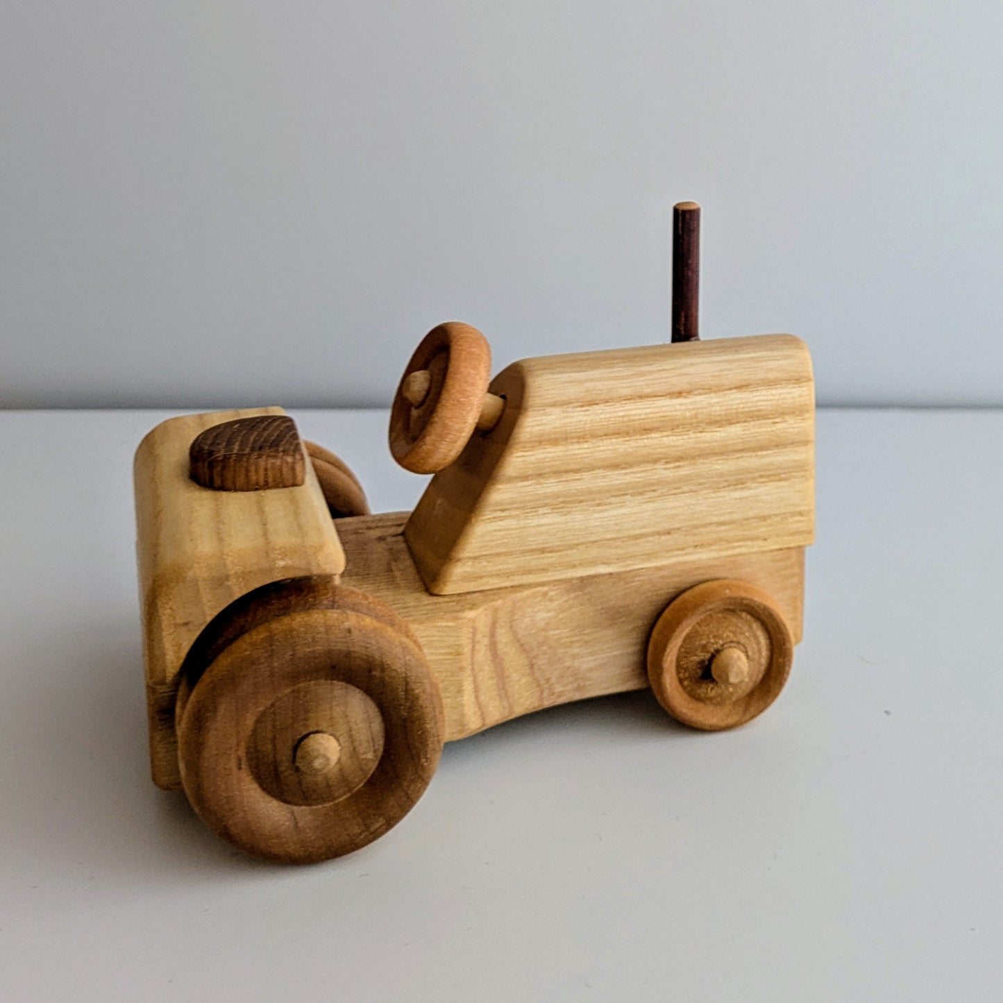 Traktor i trä
