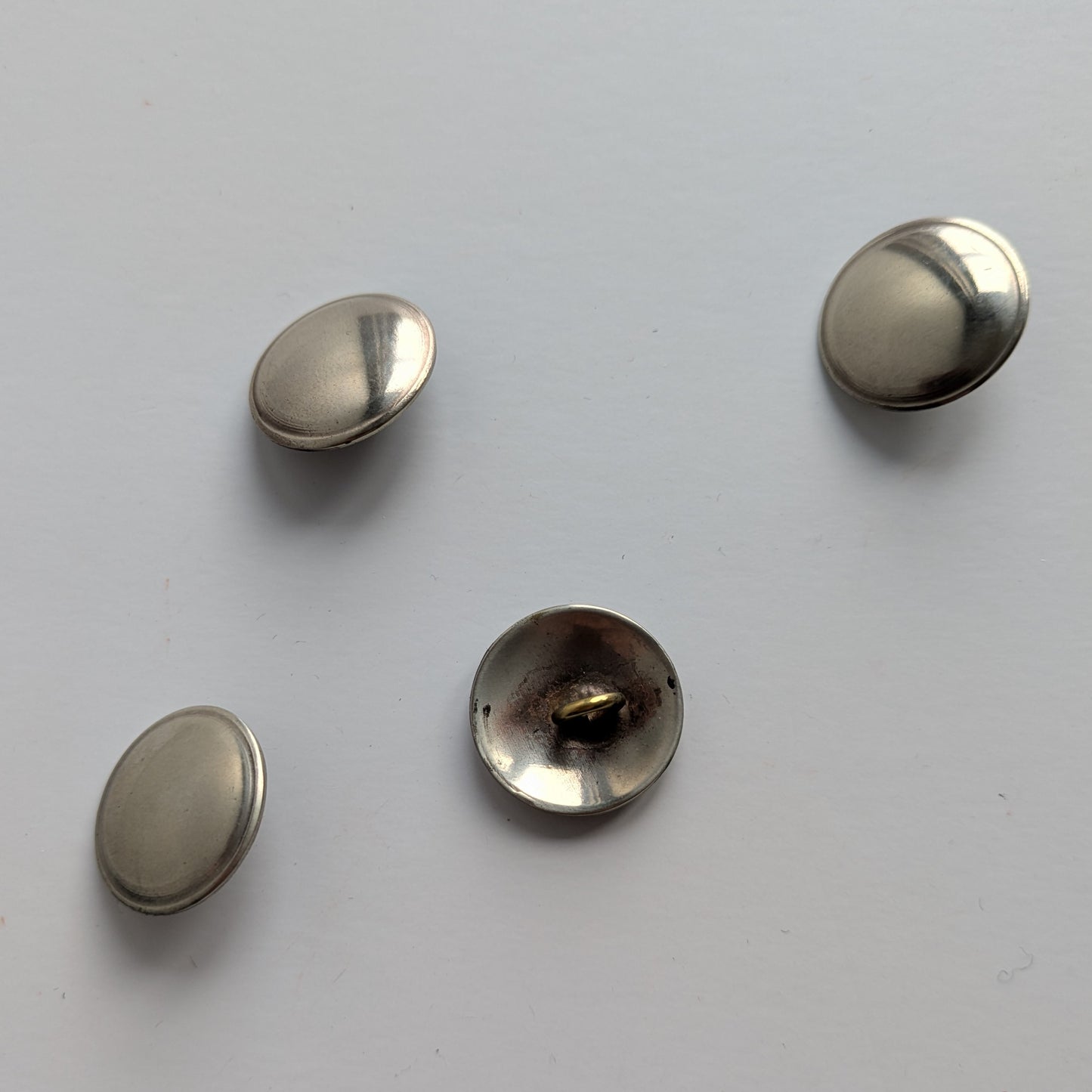 White metal button 20mm