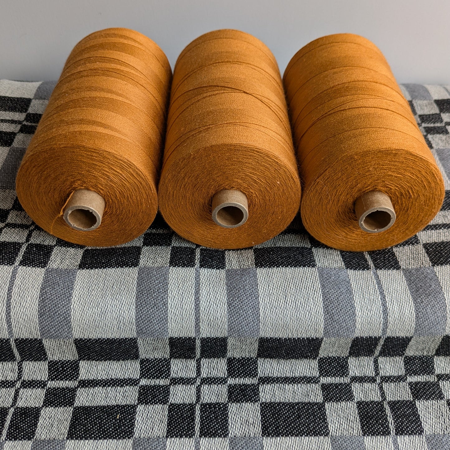 Bomullsgarn 16/2 specialinfärgad gul, rulle ca 250g