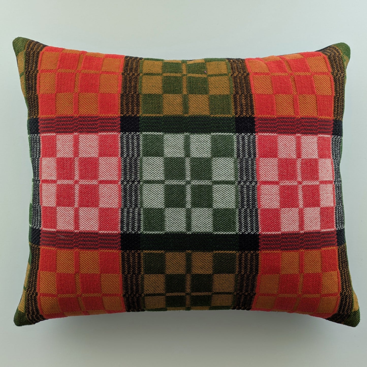 Handvävd kudde i Östgötadräll 30 x 35cm