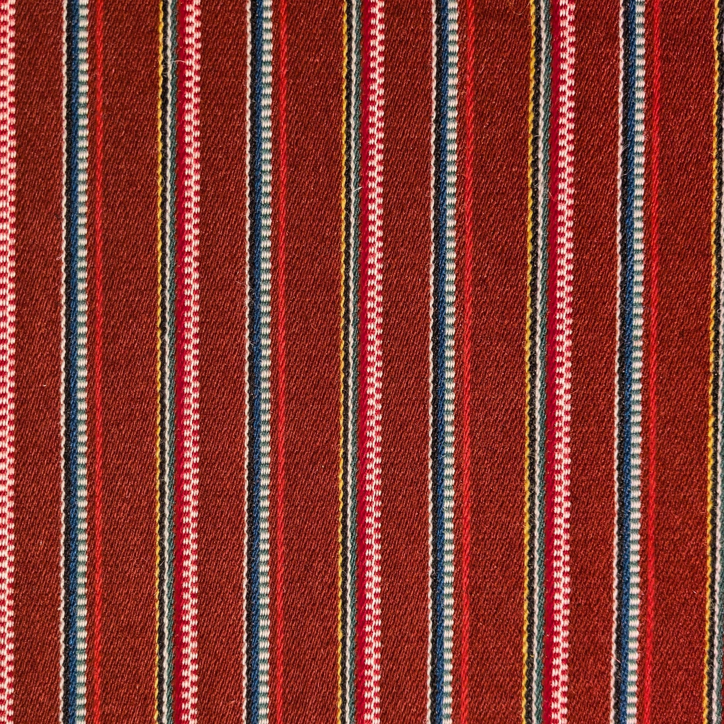 Machine-woven fabric for Skedevi winter life jacket