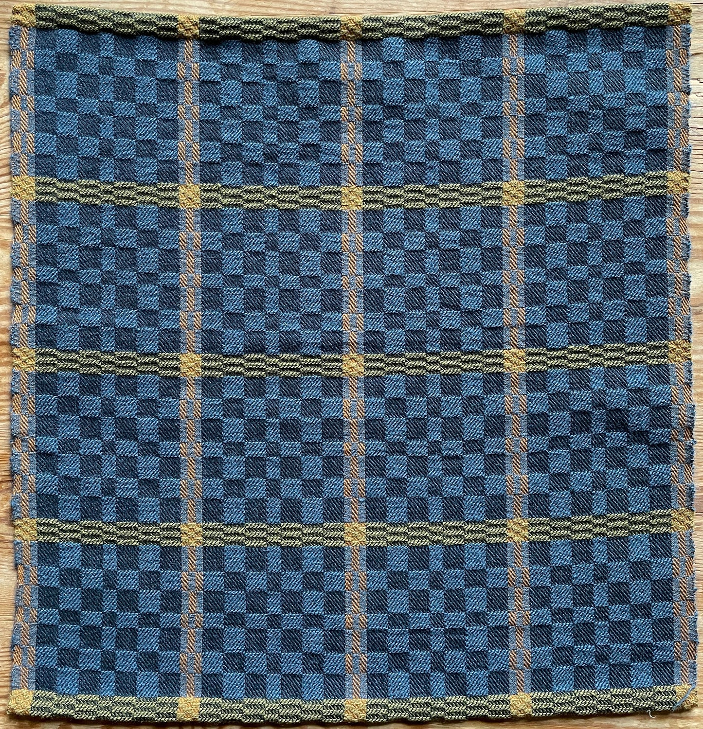 Handvävd Östgötadräll ca 34 x 34 cm.