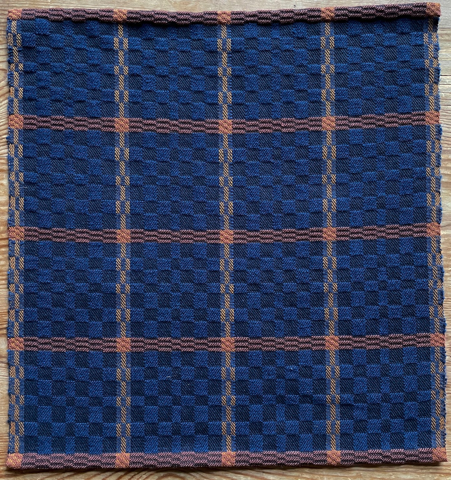 Handvävd Östgötadräll ca 34 x 34 cm.