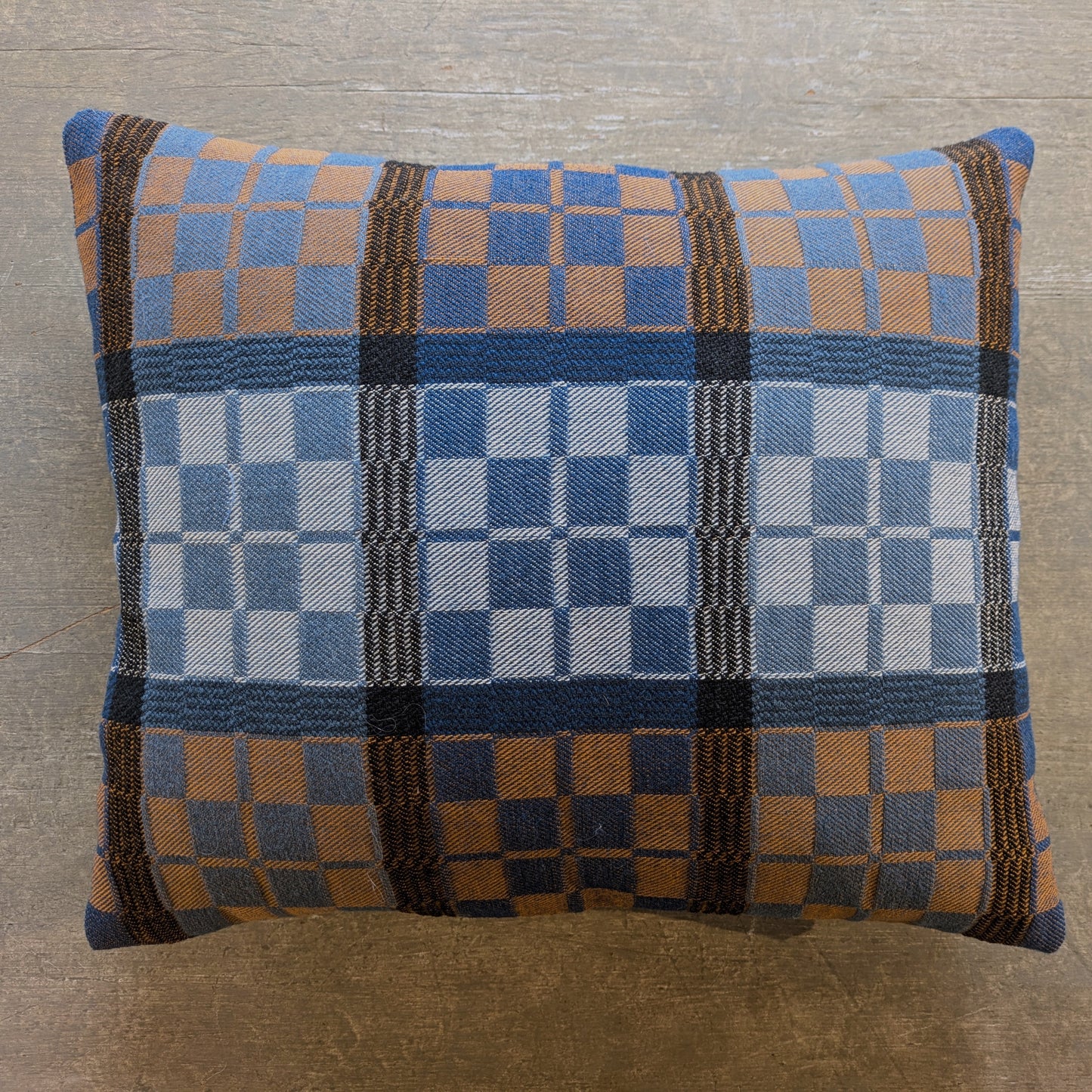 Handwoven Östgöta rug approx. 34 x 34 cm.