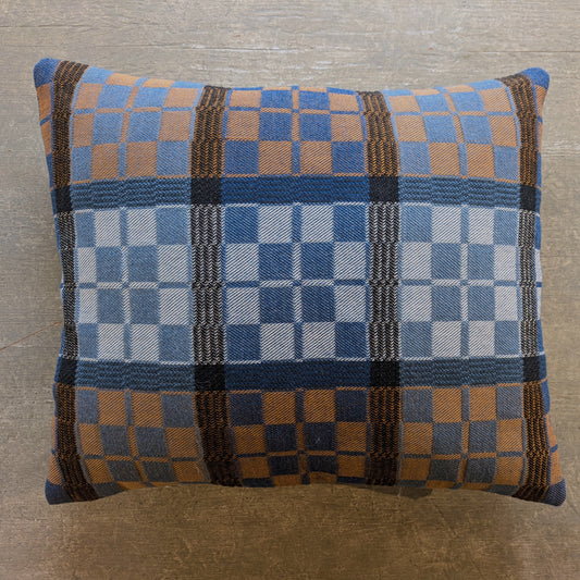 Handvävd kudde i Östgötadräll  30 x 35 cm