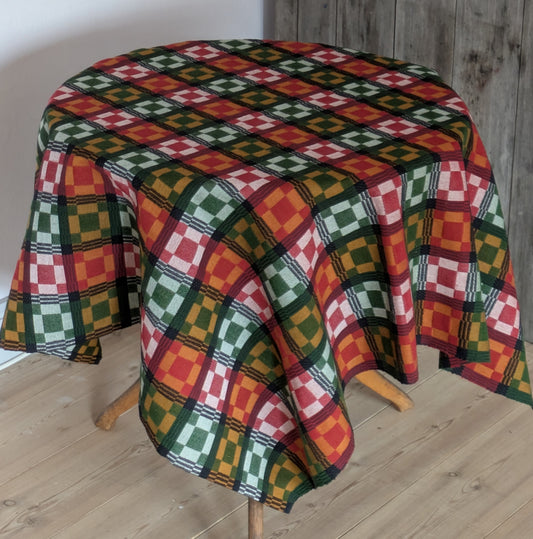 Handvävd duk i Östgötadräll 107 x 107cm