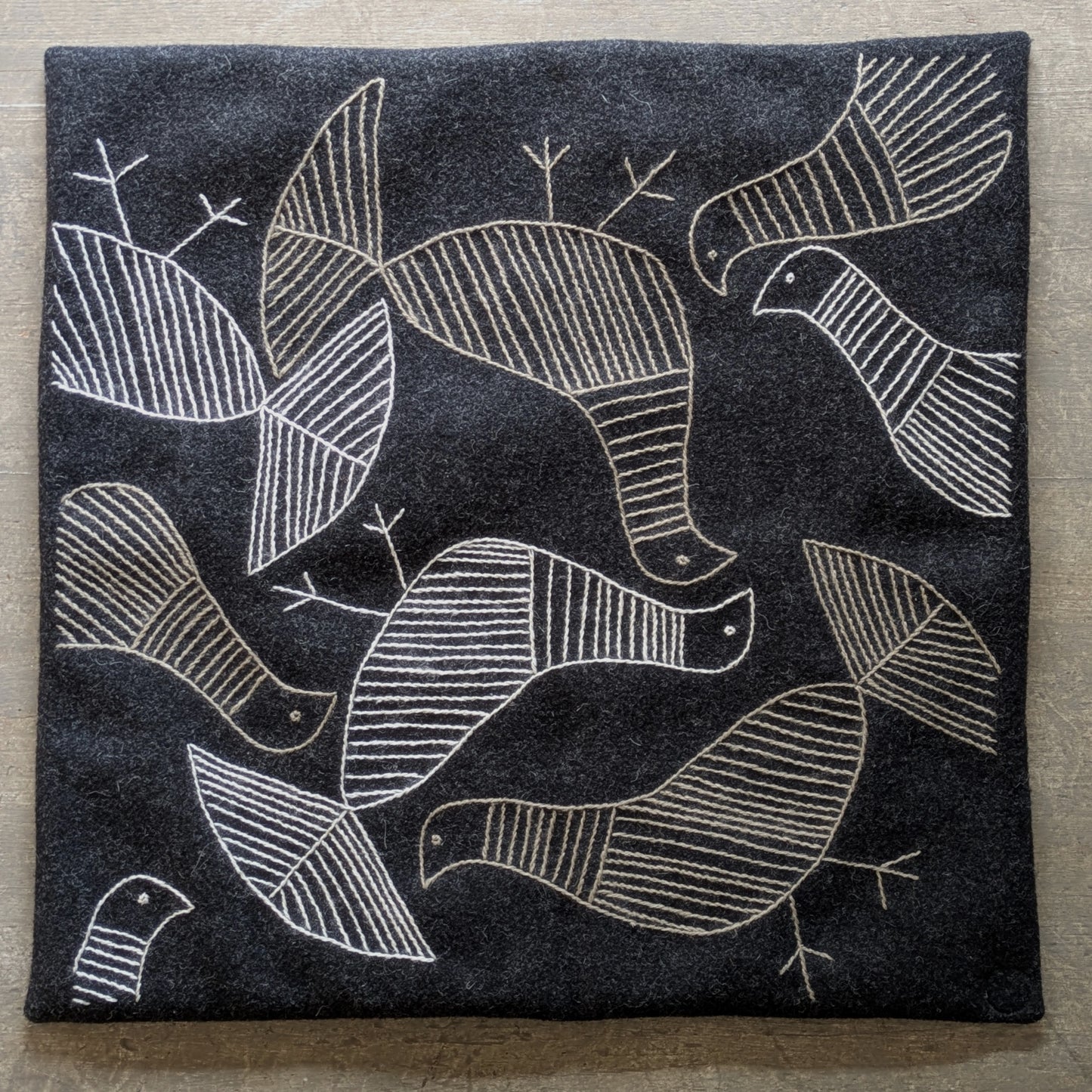 Hönsgård i Svinhult Stolsdyna, broderikit