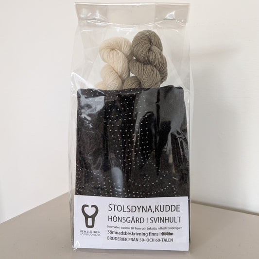 Hönsgård i Svinhult Stolsdyna, broderikit